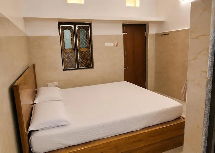 Gourinandan Lodge - Near Jagannath Temple & Puri Sea Beach With Ac & Non Ac Spacious Rooms