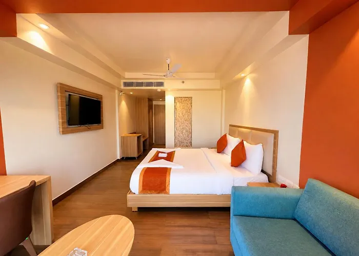 New Hotel Golden Wave Premium In Marine Drive - Sea View Rooms With Balcony - Free Parking, Restaurant, Free Wi-Fi, Spacious Rooms