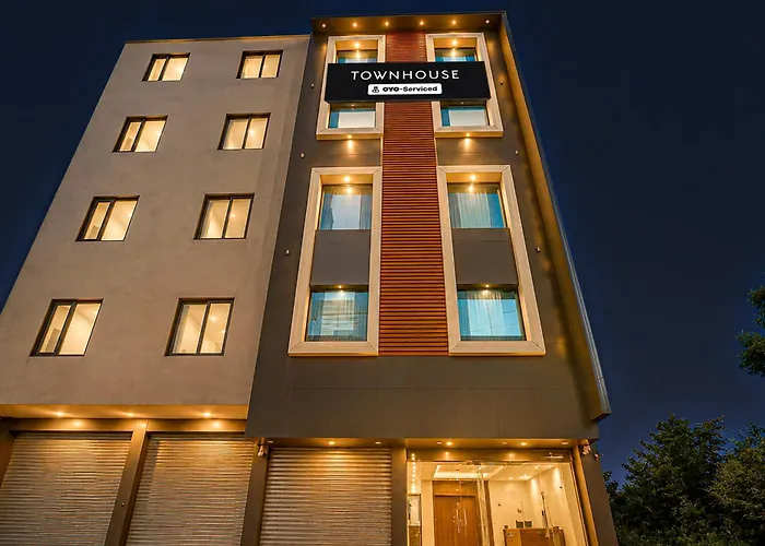 Super Townhouse Punjabi University Formerly Valley View