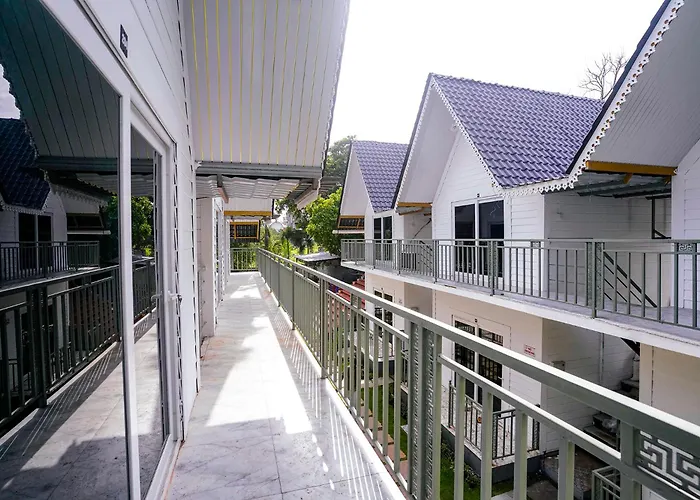 Fabhotel Mayura Nature Resort - Nr Club Cubana