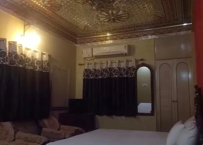 Hotel Aashirwad Palace