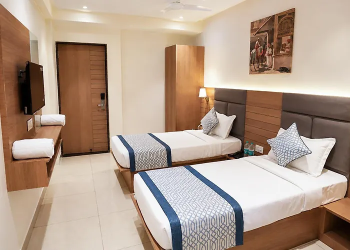 Royal Regal-Rooms & Suites