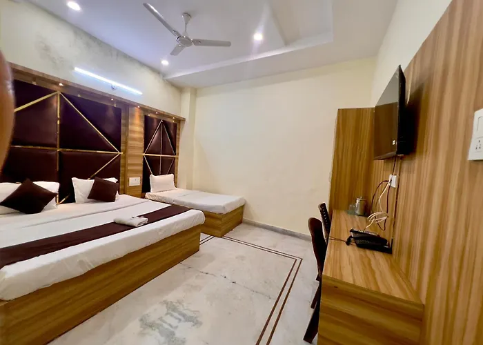Hhr Stay Near Golden Temple