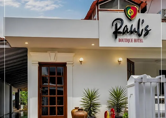 Raul's Boutique Hotel, by Dona Paula Sea View