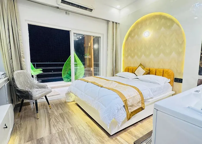 Desisparsh Luxury With Jacuzzi