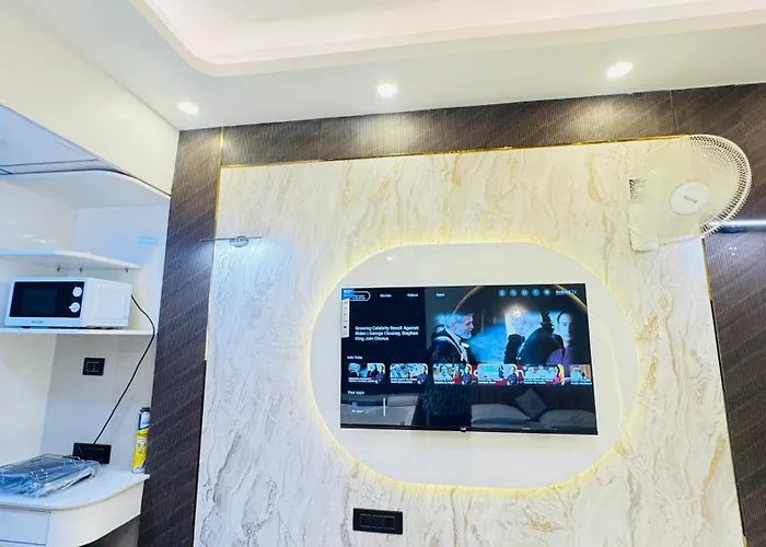 Desisparsh Luxury With Jacuzzi