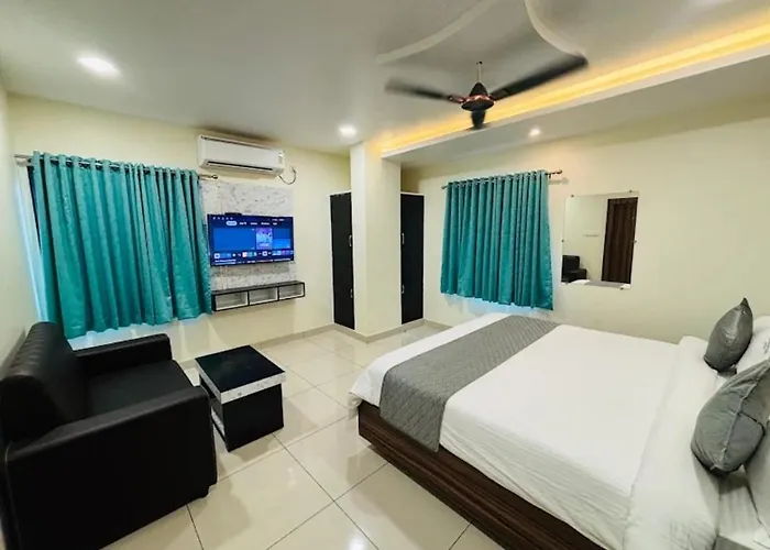 Luxury Hotel Madhavi Elite"S