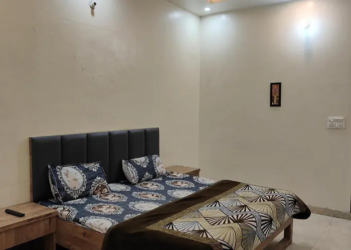 Hotel Ncr & Cafe