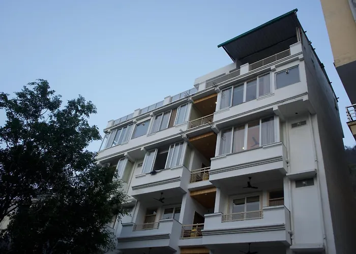 Around Stays-By The Ganges, Lakshman Jhula