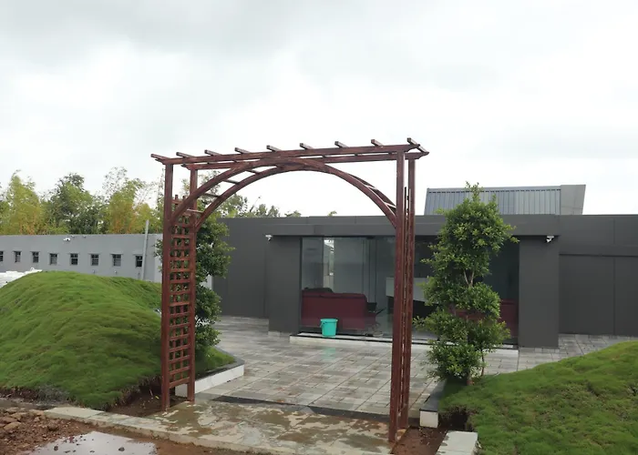 Vrindavan Resort And Lawns
