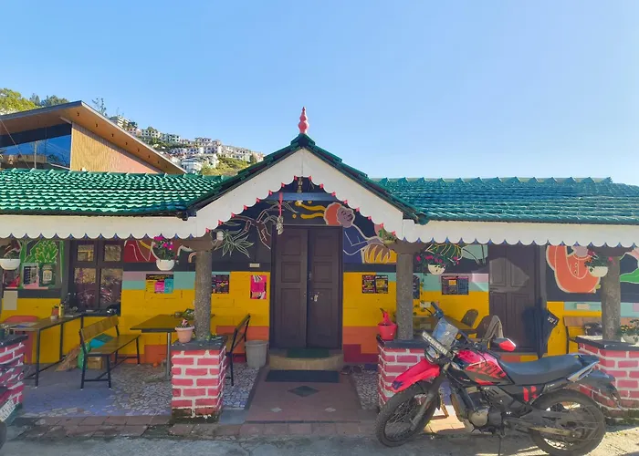 Rave Raja Co-Working Hostel