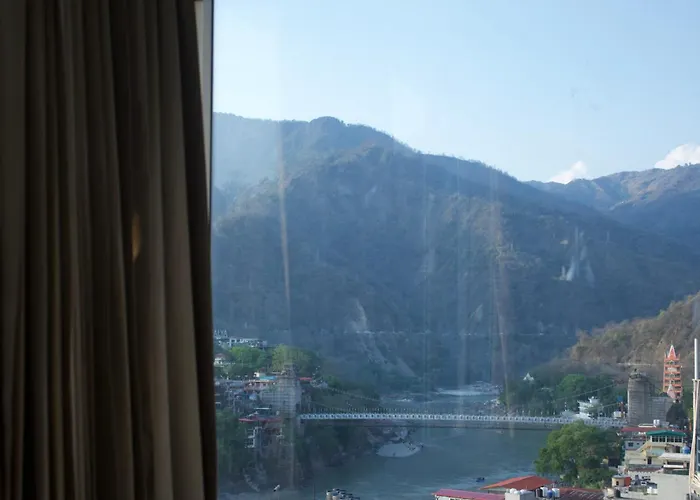 Around Stays-By The Ganges, Lakshman Jhula