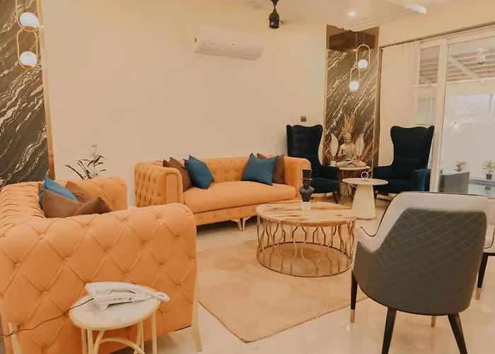 Luxury 6Bhk Villa With Private Pool And Jacuzzi Near Candolim