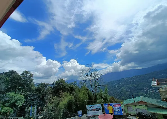 Clouds Hotel And Restaurant
