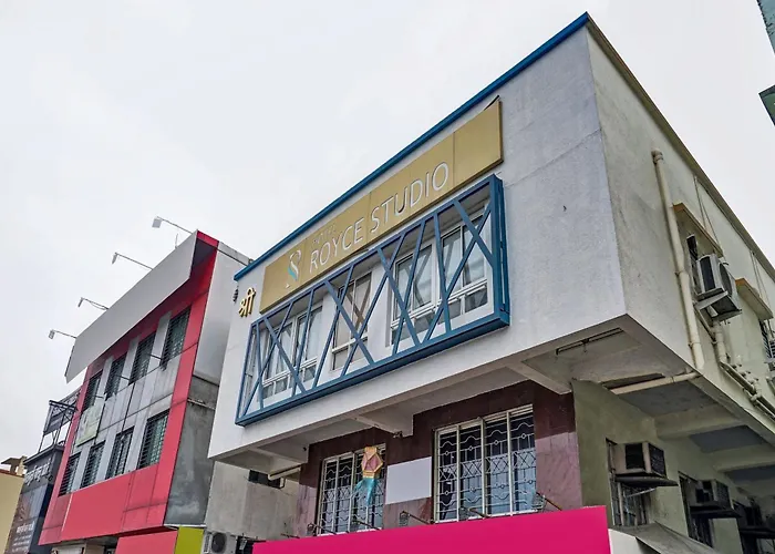 Collection O Royce Studios Near Pune Airport