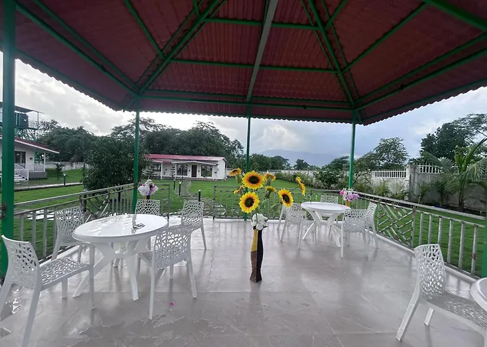 Peak Paradise Resort