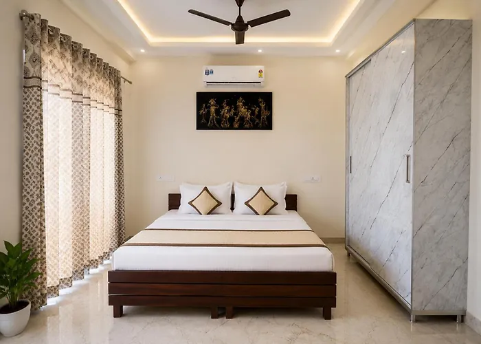 Hotel Classic It Hub Near Dlf City Centre Mall
