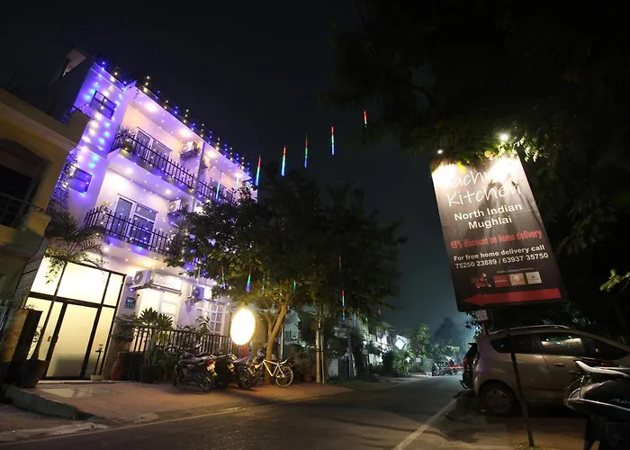 Super Townhouse Kachnar House Vikas Nagar Hotel Lucknow