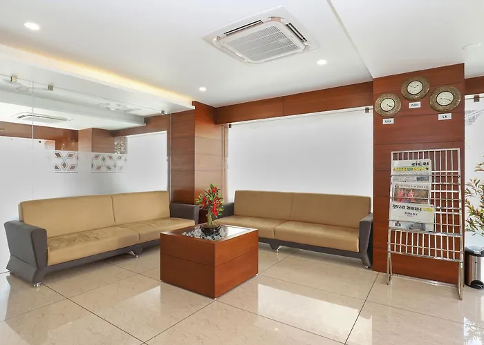 Hotel Avista - Unmarried Couples And Nri Not Allowed Vadodara