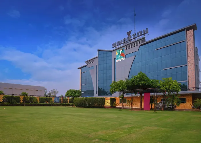 Wingston A Treehouse Hotel, Mathura