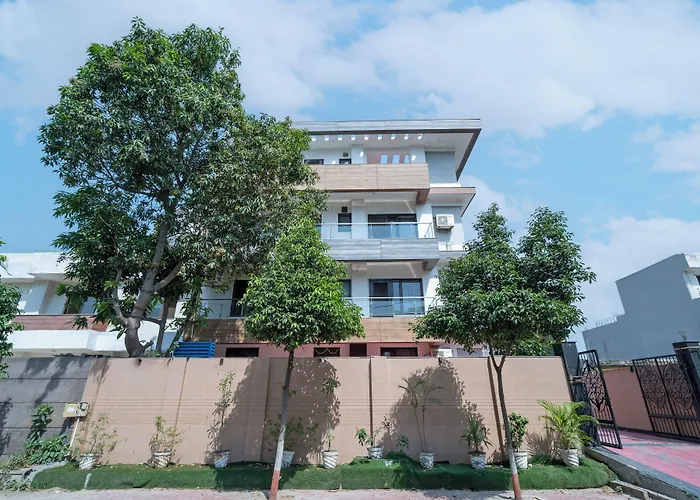 Treebo Modern Stays Noida