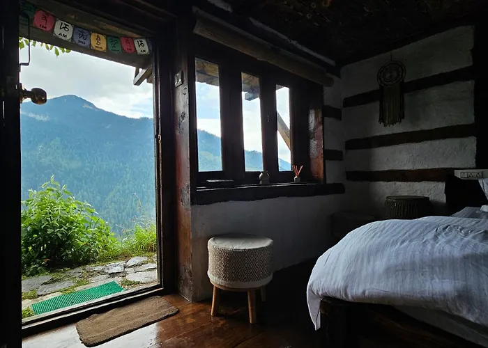 Parvatis Lap Villa & Hostel