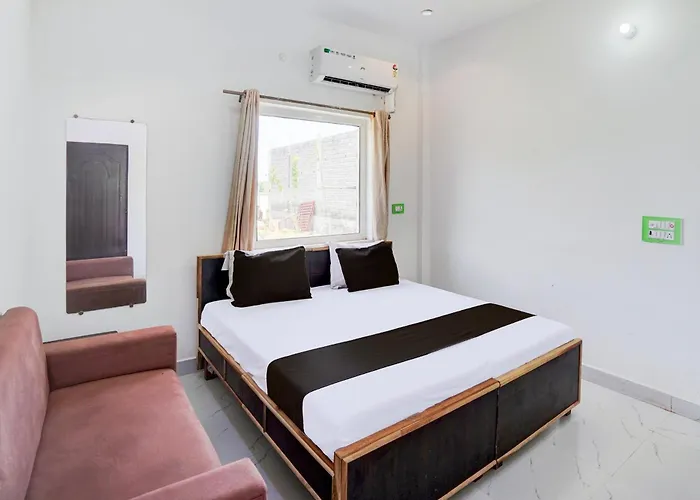 Hotel O Krishna Manu Palace