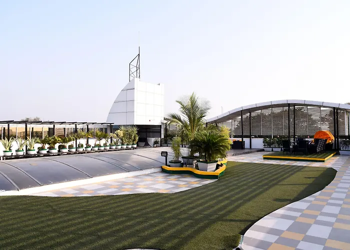 Hotel Royal Cliff Kanpur