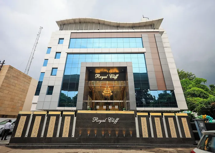 Hotel Royal Cliff Kanpur