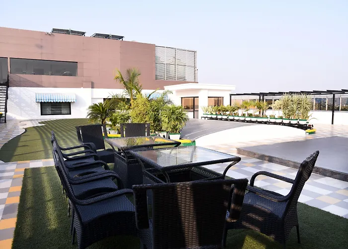 Hotel Royal Cliff Kanpur