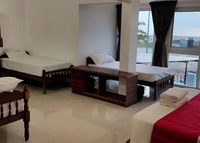Alleppey Holiday Beach Resort - Sea View Rooms With Direct Beach Access