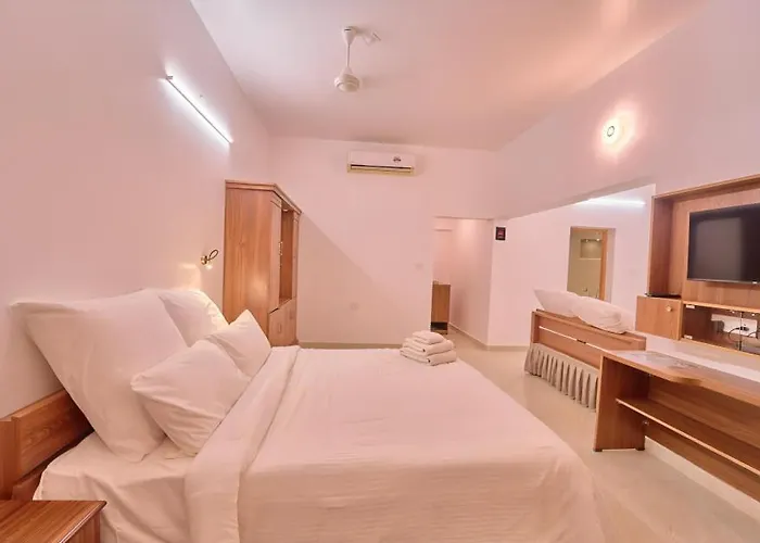 Alleppey Holiday Beach Resort - Sea View Rooms With Direct Beach Access