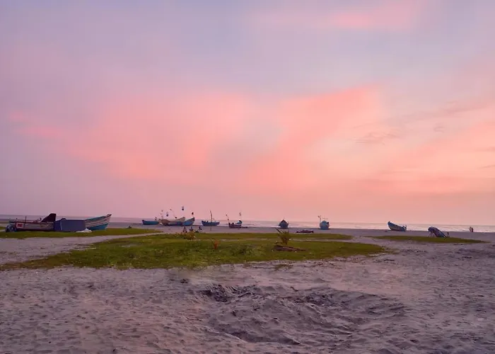 Alleppey Holiday Beach Resort - Sea View Rooms With Direct Beach Access