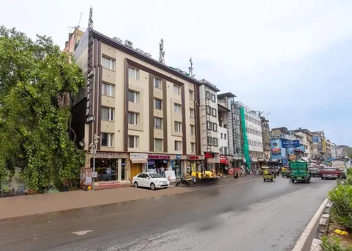 Hotel Grand Plaza - Near New Delhi Railway Station And Connaught Place - By M S Hospitality