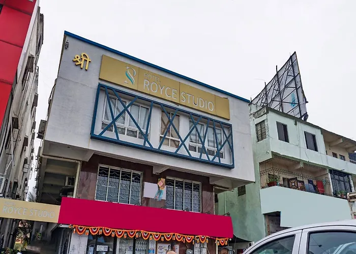 Collection O Royce Studios Near Pune Airport