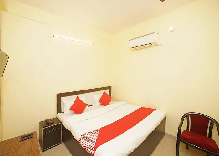 Hotel O Paras Guest House & Restaurant