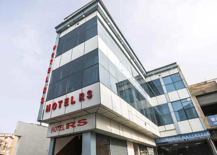 Oyo 85979 Hotel Rs