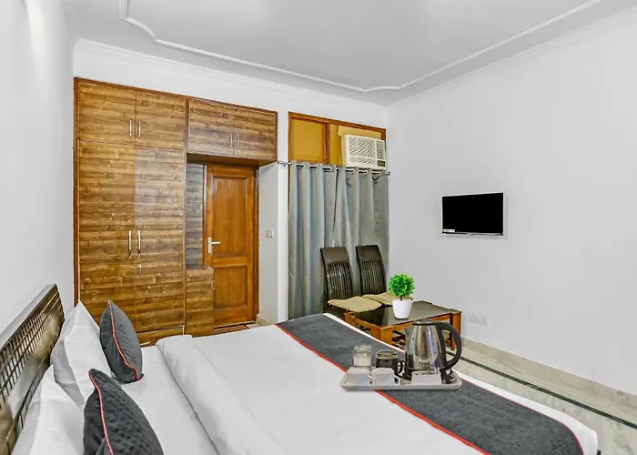 Townhouse Metro Inn Residency Near Iskcon Temple Noida