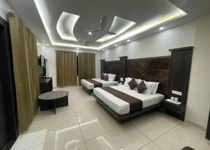 Hotel The Vaishvik Banganga Road