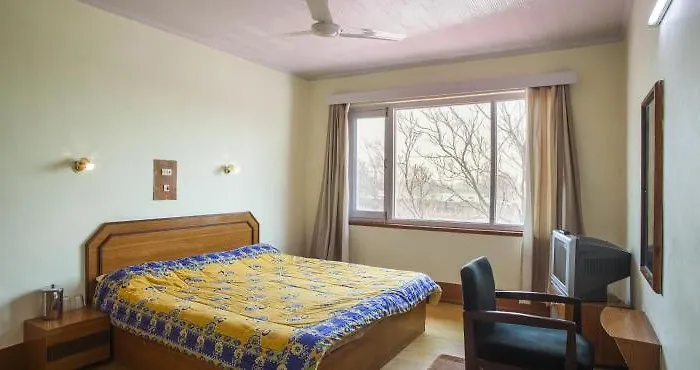 Hotel Pamposh