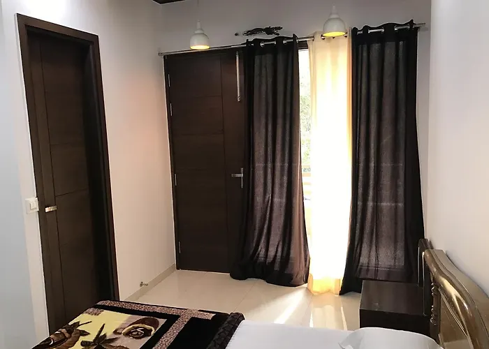Hostmystay-3Bhk Nehru Place! Park