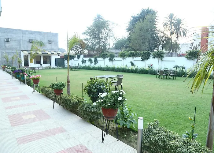 Hotel Whistling Greens