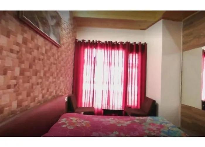 Wonderful Stay At The Mall Road