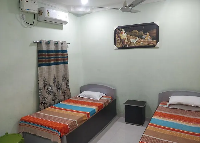 Rajhans Hotel