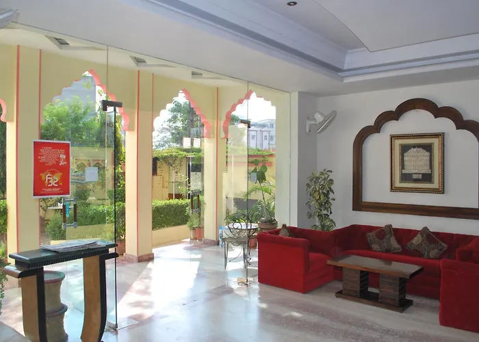 Hotel H R Palace