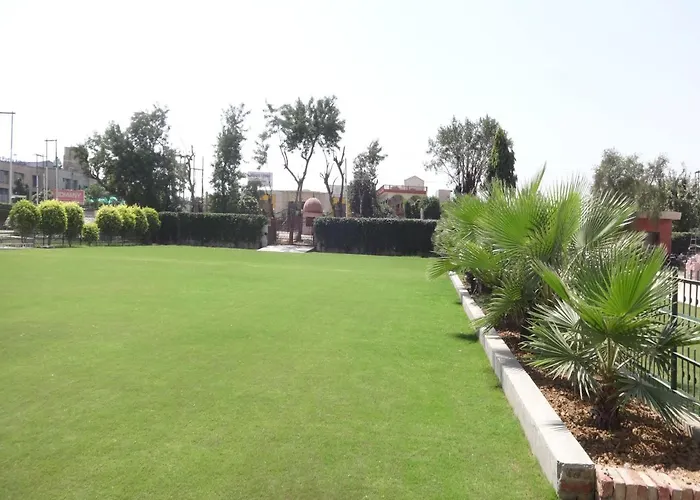 Hotel Lotus Grand Mathura