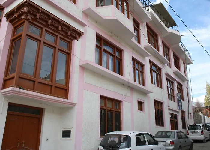 Hotel Khan Manzil