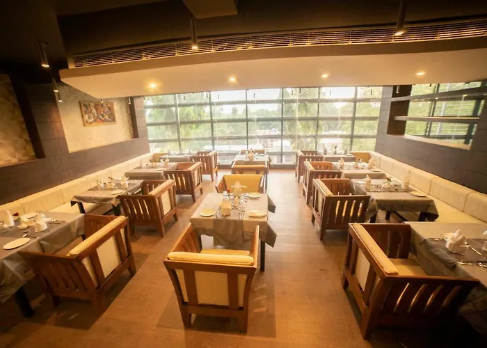 Hotel Savithri