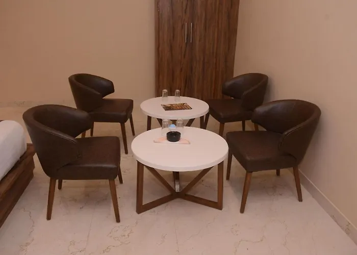 Hotel Bharat