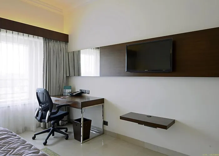 Hotel Naveen Lakeside